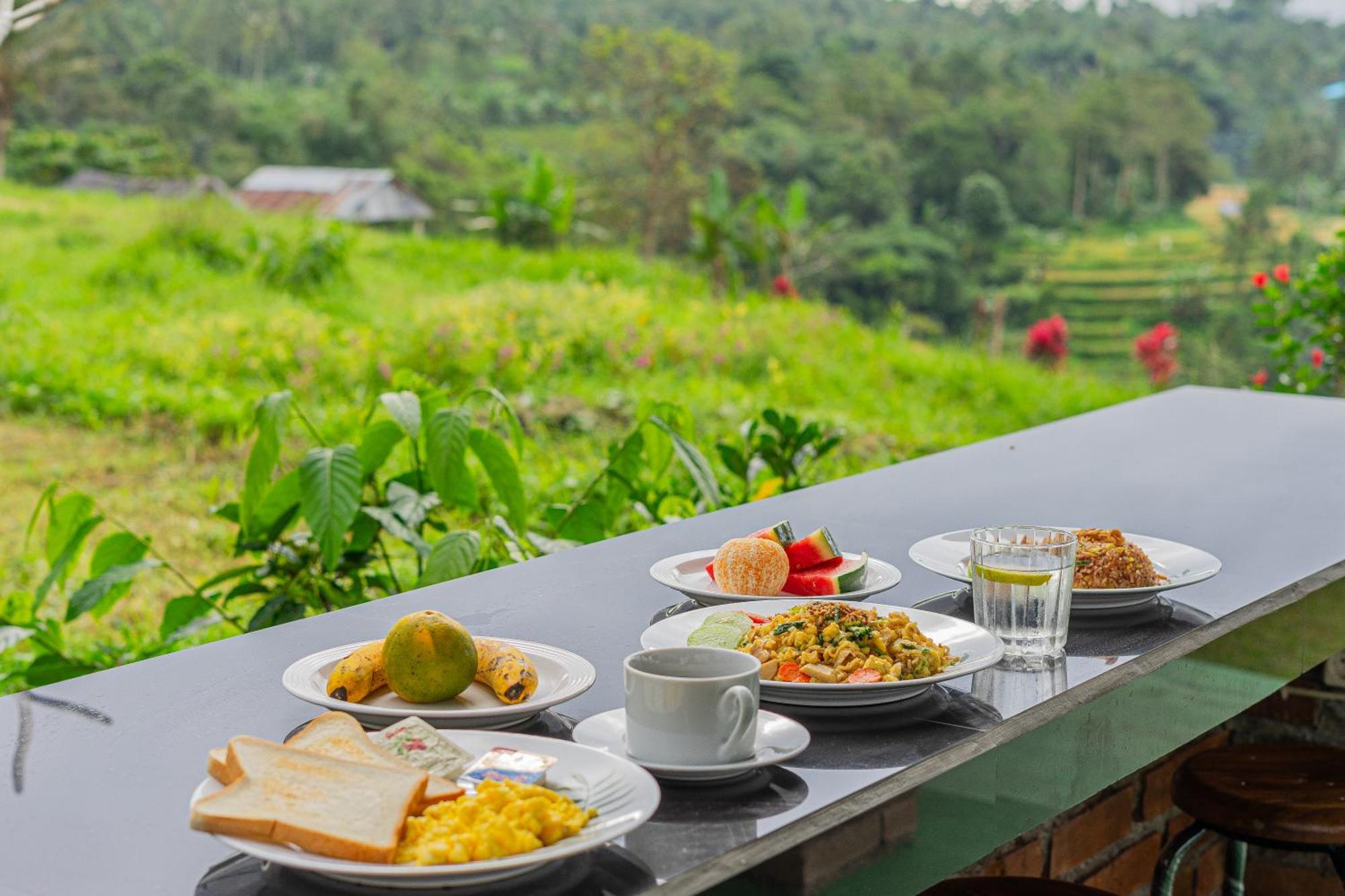 Santya Loka Lodge & Twin Waterfall ジャティルウィ 部屋 写真