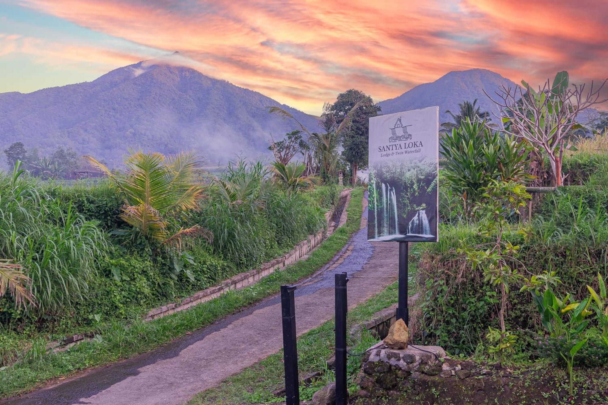 Santya Loka Lodge & Twin Waterfall ジャティルウィ エクステリア 写真