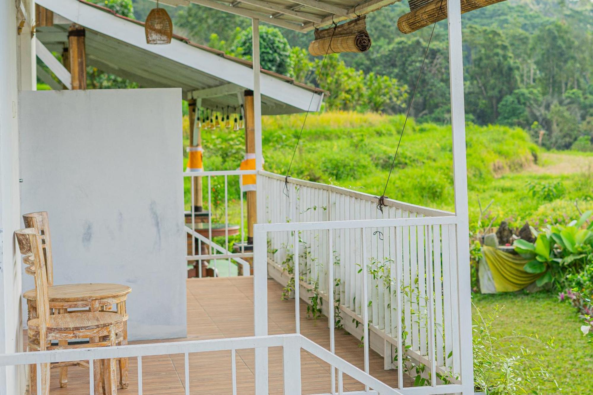 Santya Loka Lodge & Twin Waterfall ジャティルウィ エクステリア 写真