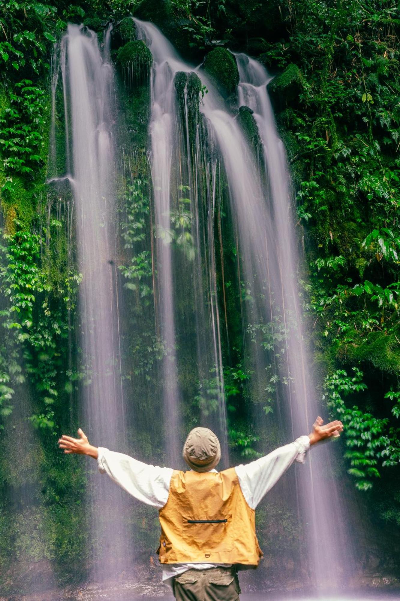 Santya Loka Lodge & Twin Waterfall ジャティルウィ エクステリア 写真