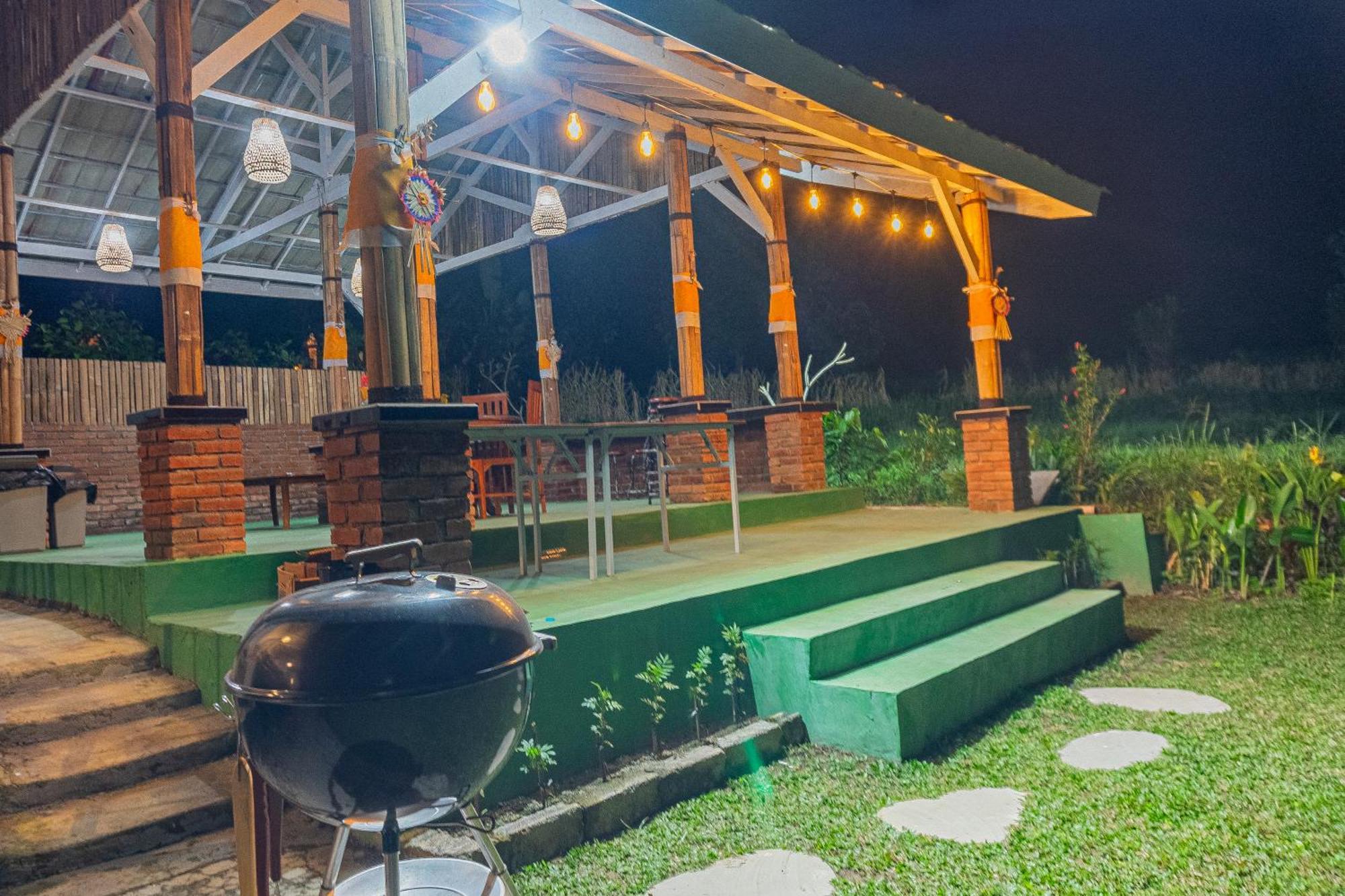 Santya Loka Lodge & Twin Waterfall ジャティルウィ エクステリア 写真