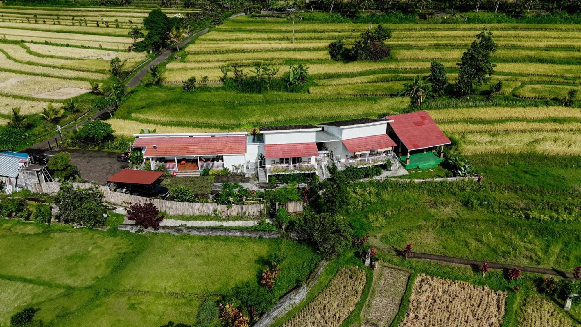 Santya Loka Lodge & Twin Waterfall ジャティルウィ エクステリア 写真